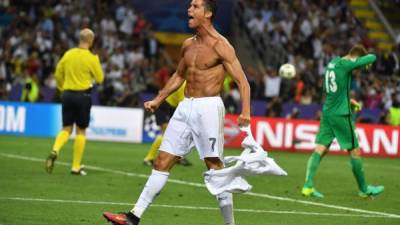 Cristiano Ronaldo celebrando el penal decisivo que dio la Champions League al Real Madrid.