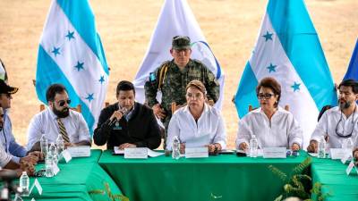 Los presidentes de los tres poderes del Estado y el Fiscal General de Honduras en la reunión del Consejo de Defensa y Seguridad.