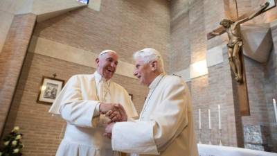 El papa Francisco también se encontró ayer con el papa emérito Benedicto XVI en su residencia.