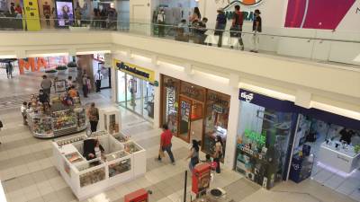 Los centros comerciales Multiplaza, Mega Mall, City Mall y Altara ya tienen un aumento en el tráfico de consumidores, que buscan sus atuendos por las fiestas navideñas y de fin de año, además de los regalos para sus amigos y familiares