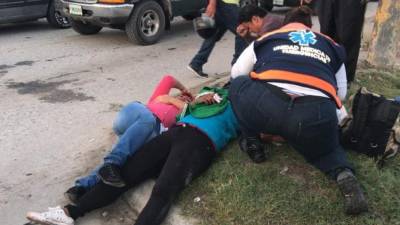 Los heridos fueron auxiliados por médicos y ambulancias del sistema de emergencias 911.