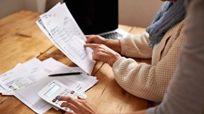 Administración. Expertos recomiendan ahorrar una parte de la pensión para ser invertida.