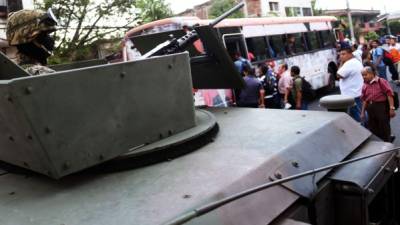 Las tanquetas del Ejército comenzaron a circular desde hoy en las principales ciudades salvadoreñas para brindar seguridad a los transportistas.