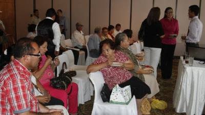 Varias personas estuvieron presentes en la socialización de la línea.