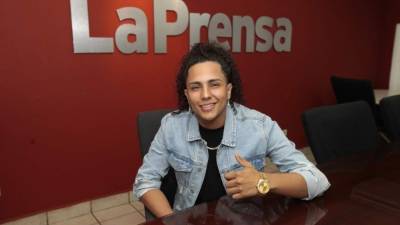 Davis Flow visitó la sala de Redacción de Diario LA PRENSA para promocionar 'Pa Que Baile'. Fotos: Gilberto Sierra.