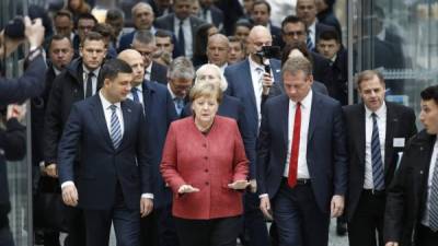 La canciller alemana Angela Merkel, que se dirigía hacia Argentina para la cumbre del G20. Foto: AFP