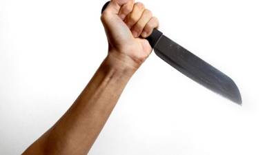 La familia de la estudiante ignoraba los abusos del hombre.