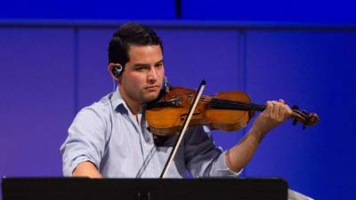 El violinista sampedrano Joel Martínez.