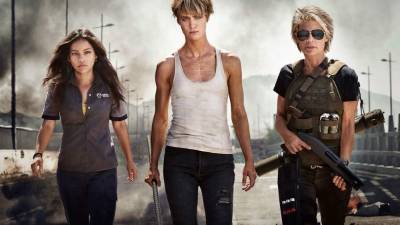 Natalia Reyes, Mackenzie Davis y Linda Hamilton.