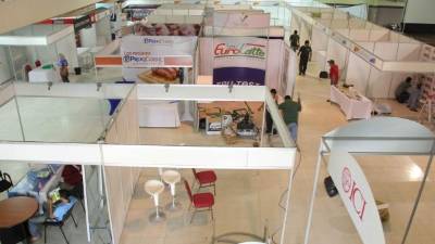 Desde ayer quedaron listos todos los estantes y salones. Foto: Cristina Santos