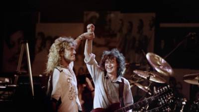 El cantante británico Robert Plant y el guitarrista británico Jimmy Page durante una reunión de Led Zeppelin en Nueva York. AFP/Archivo
