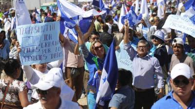 Hondureños de todo el país acompañaron al Presidente en su festejo. Muchos le agradecieron los programas sociales.