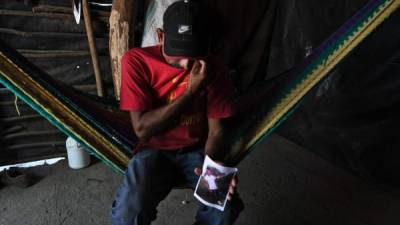 Wilfredo Cruz aguarda por la repatriación de los restos su hijo, Oscar, quien murió a los 17 años arrollado por un vehículo en México. AFP