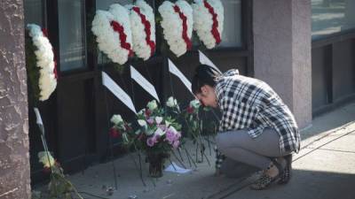 Residentes de El Paso rinden homenaje a las víctimas de la masacre del fin de semana en esa ciudad./AFP.