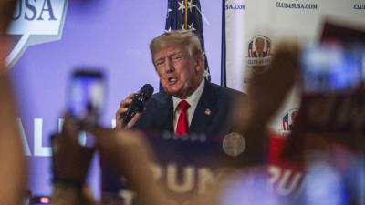 Trump participó en un evento de campaña con motivo del Día de los Presidentes en Estados Unidos.
