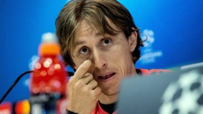 El centrocampista croata del Real Madrid Luka Modric, durante la rueda de prensa tras el entrenamiento previo al partido de Liga de Campeones frente al Ajax. FOTO EFE.