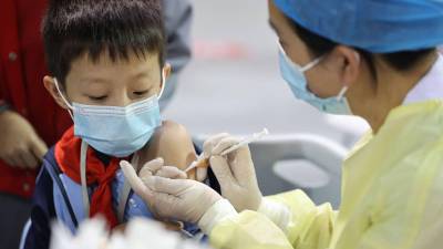 Moderna pedirá la aprobación de su vacuna contra el covid en niños de seis meses a cinco años tras concluir exitosos ensayos.