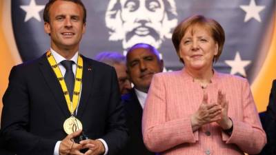 El presidente francés, Emmanuel Macron, junto a la canciller alemana, Angela Merkel./AFP.