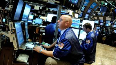 La bolsa arrancó con fuertes pérdidas al inicio de la jornada, pero luego se recuperó.