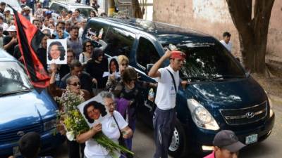 La tristeza es evidente en el rostro de quienes conocieron la lucha de Berta Cáceres, una ambientalista conocida a nivel mundial.