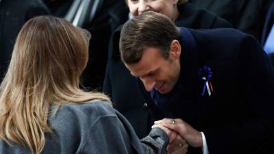 La primera dama estadounidense, Melania Trump, acaparó la atención en la ceremonia conmemorativa del centenario del armisticio de la Primera Guerra Mundial que se celebra en París con cerca de 70 jefes de Estado y de Gobierno, incluyendo el anfitrión, Emmanuel Macron.