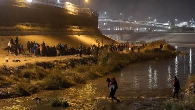 Miles de migrantes han cruzado desde Ciudad Juárez (México) hacia El Paso (Texas) en la última semana.