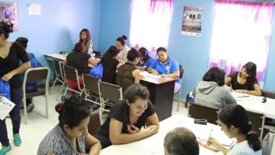 Las mujeres regresan con esperanza de encontrar oportunidades laborales para no emprender nuevamente el viaje.