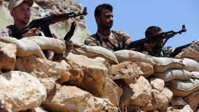 Soldados kurdos defienden su territorio del Estado Islámico.
