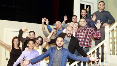 Los trece actores de Bang Bang Beirut llegan con todo su humor y talento escénico para conquistar al público teatral de Honduras.