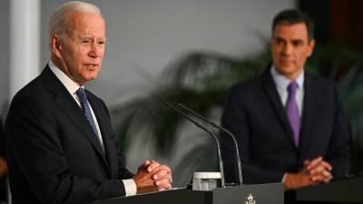 Biden se reunió con el primer ministro de España, Pedro Sánchez, en un encuentro en el que trataron el tema migratorio.