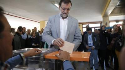El jefe del Gobierno español, Mariano Rajoy, acudió a votar en las elecciones municipales de Madrid.