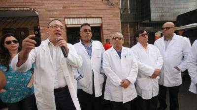 Solo 2,500 médicos cuentan con una plaza.