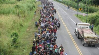Tres caravanas de migrantes marchan por México hacia Estados Unidos./AFP.