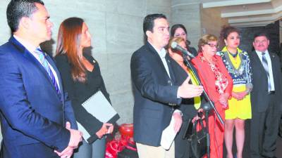 Los miembros de la comisión interpartidaria darán entre 45 minutos y una hora a cada aspirante.