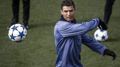 El delantero portugués del Real Madrid Cristiano Ronaldo durante el entrenamiento realizado hoy en la Ciudad Deportiva de Valdebebas. EFE