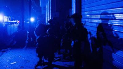 El ejército israelí realiza una operación militar en el principal hospital de Gaza.