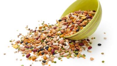 Se deben hacer cinco tiempos de comida; tres grandes y dos meriendas: a media mañana y a media tarde.