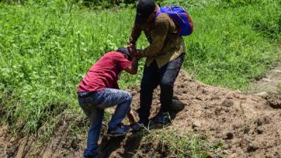 Pese al despliegue militar en la frontera entre México y Guatemala, los migrantes centroamericanos continúan ingresando ilegalmente a Chiapas por puntos ciegos en su ruta hacia EEUU.