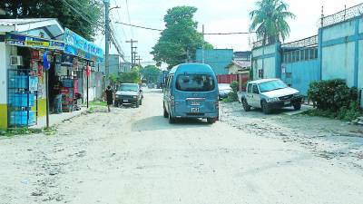Por esta zona transitan a diario autobuses de varias rutas del transporte urbano. Fotos: Moisés Valenzuela