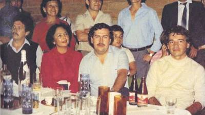 El reconocido narcotraficante Pablo Escobar, durante una fiesta en Colombia.