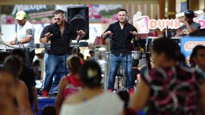 El grupo Latin Crew ofreció un concierto.