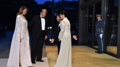 Donald y Melania Trump se encuentran en Japón en una visita de Estado a uno de los principales aliados de Estados Unidos, donde se reunieron con el nuevo emperador japonés, Nahurito, que ascendió al trono de Crisantemo tras la abdicación de su padre, Akihito.