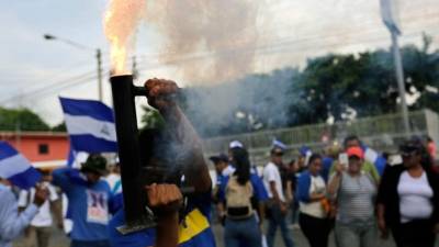 La posición de las fuerzas armadas en está crisis, que lleva casi un mes, esta apegada al mandato constitucional de 'proteger objetivos vitales para el funcionamiento del país'. / AFP PHOTO / INTI OCON