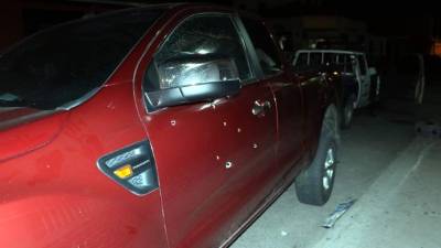 Con varias perforaciones resultó el vehículo Ford producto del ataque donde viajaba la víctima.