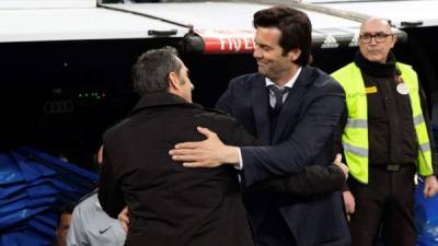 Santiago Solari y Ernesto Valverde, DT del Real Madrid y Barcelona. FOTO EFE.