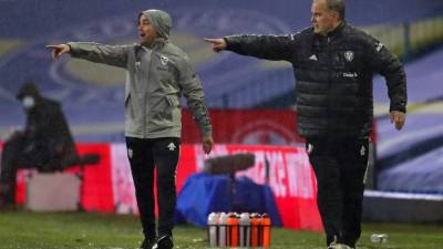 Leeds United's Portuguese assistant coach Pablo Quiroga (L) and Leeds United's Argentinian head coach Marcelo Bielsa (R) gesture on the touchline the English Premier League football match between Leeds United and Manchester City at Elland Road in Leeds, northern England on October 3, 2020. (Photo by Catherine Ivill / POOL / AFP) / RESTRICTED TO EDITORIAL USE. No use with unauthorized audio, video, data, fixture lists, club/league logos or 'live' services. Online in-match use limited to 120 images. An additional 40 images may be used in extra time. No video emulation. Social media in-match use limited to 120 images. An additional 40 images may be used in extra time. No use in betting publications, games or single club/league/player publications. /