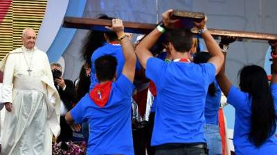 Pope Francis takes part in the welcome ceremony at the Campo Santa Maria La Antigua in Panama City during World Youth Day on January 24, 2019. - Pope Francis will on Thursday formally open World Youth Day celebrations which have drawn around 200,000 young people from around the world to Panama where he is expected to defend Central American migrants and human rights. (Photo by Alberto PIZZOLI / AFP)