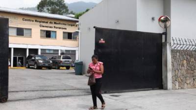 Trámite. El cadáver del comerciante fue ingresado a la morgue.