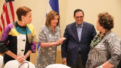El canciller hondureño, Lisandro Rosales, presentó este sábadoo a la presidenta de la Cámara de Representantes de Estados Unidos, Nancy Pelosi, los éxitos que ha tenido el gobierno de Juan Orlando Hernández en el combate del narcotráfico.