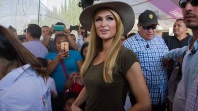 Paris Hilton visitó esta semana a los damnificados por los terremotos en México. La bella rubia repartió cobijas a niños mexicanos y se reunió con las familias afectadas.